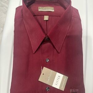 Men’s Van Heusen maroon dress shirt